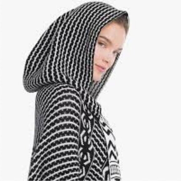 NWT WMBM RUANA graphic m/l White House Black market - Picture 3 of 5